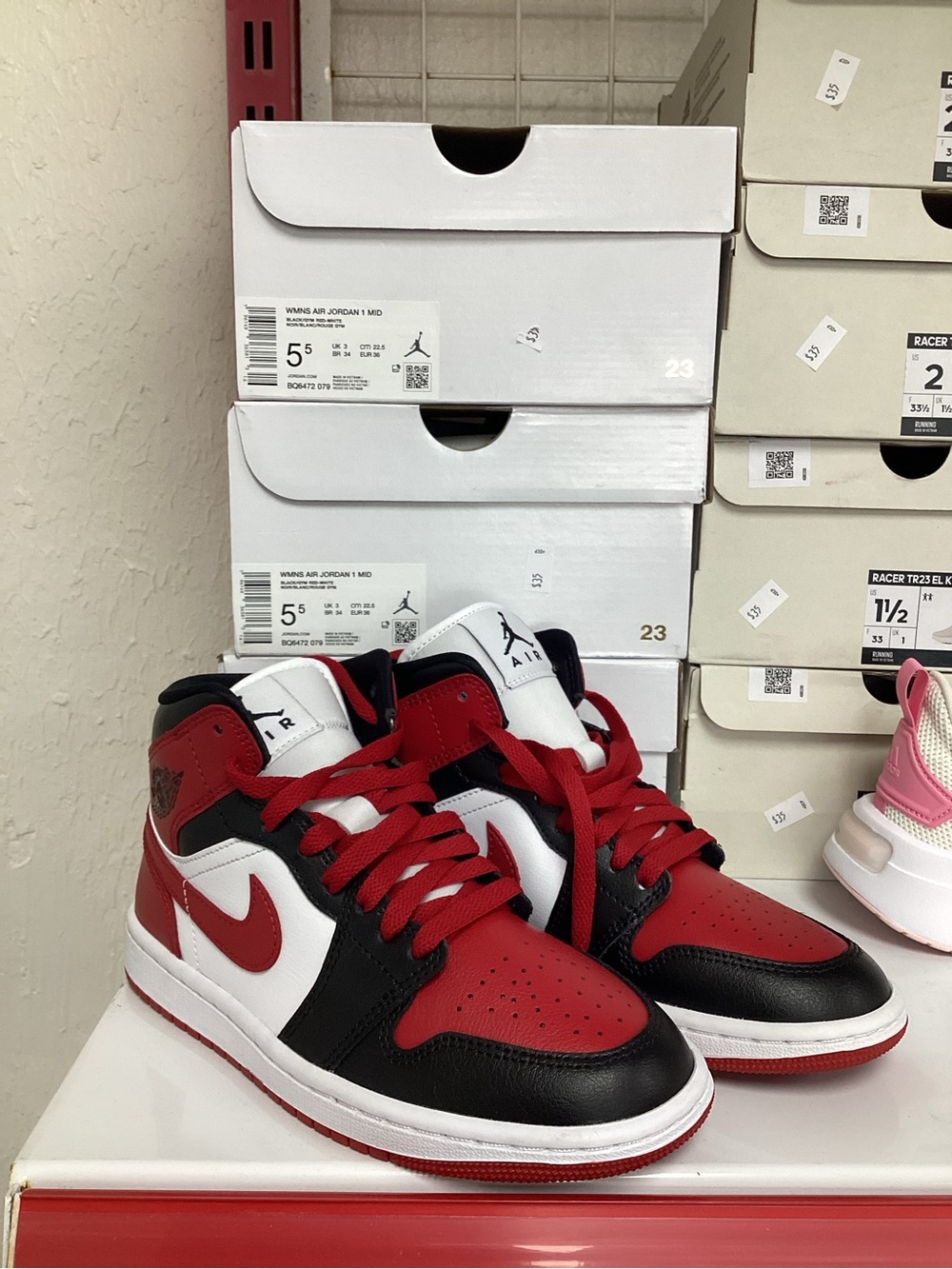 WMNS Air Jordan 1 Mid